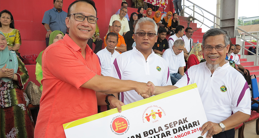 SMK Tinggi Kajang Lifts Dato’ Mokhtar Dahari Charity Shield