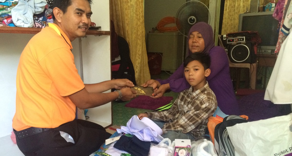 Perangsang Selangor Contributes Schools Supplies