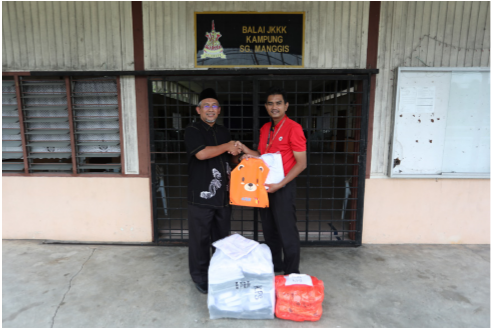 Perangsang Selangor Distributes Schools Uniform And Stationeries